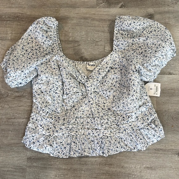 ARULA Tops - Arula floral Smocked short Sleeve Top Womens 2x NWT Ivory/Blue